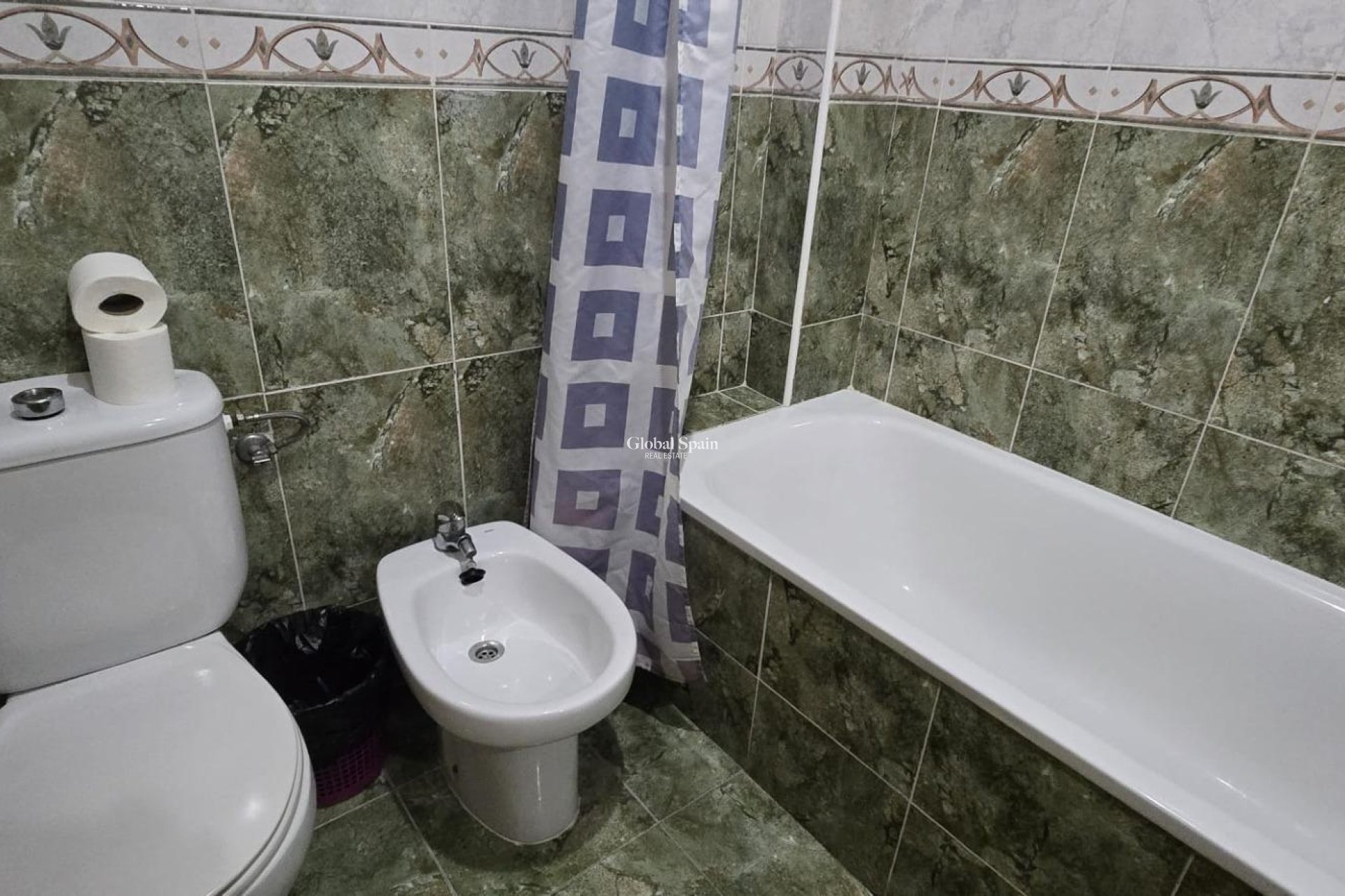 Revente - APPARTEMENT -
TORREVIEJA - Torrevieja
