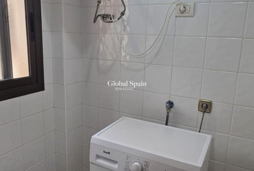 Revente - APPARTEMENT -
TORREVIEJA - Torrevieja