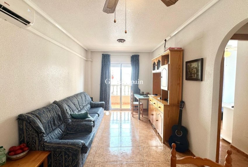 Revente - APPARTEMENT -
TORREVIEJA - Torrevieja