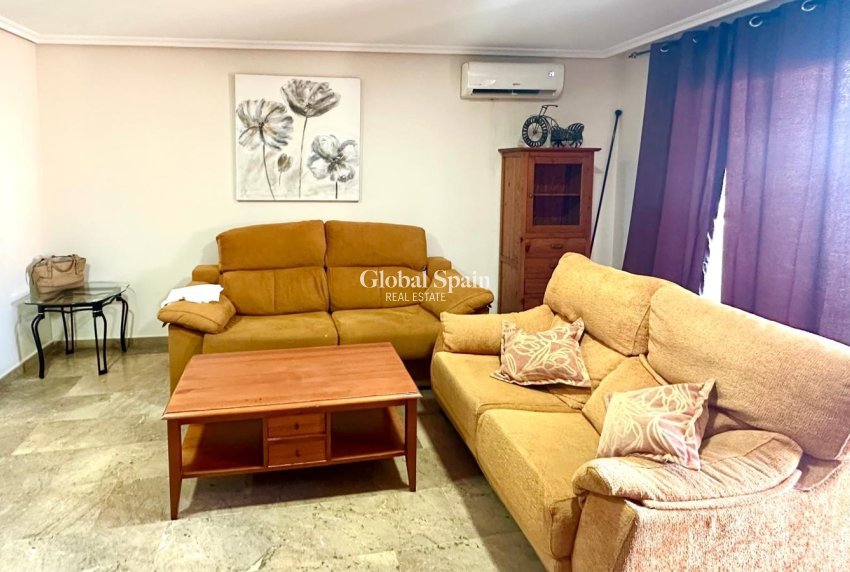 Revente - APPARTEMENT -
TORREVIEJA - Torrevieja