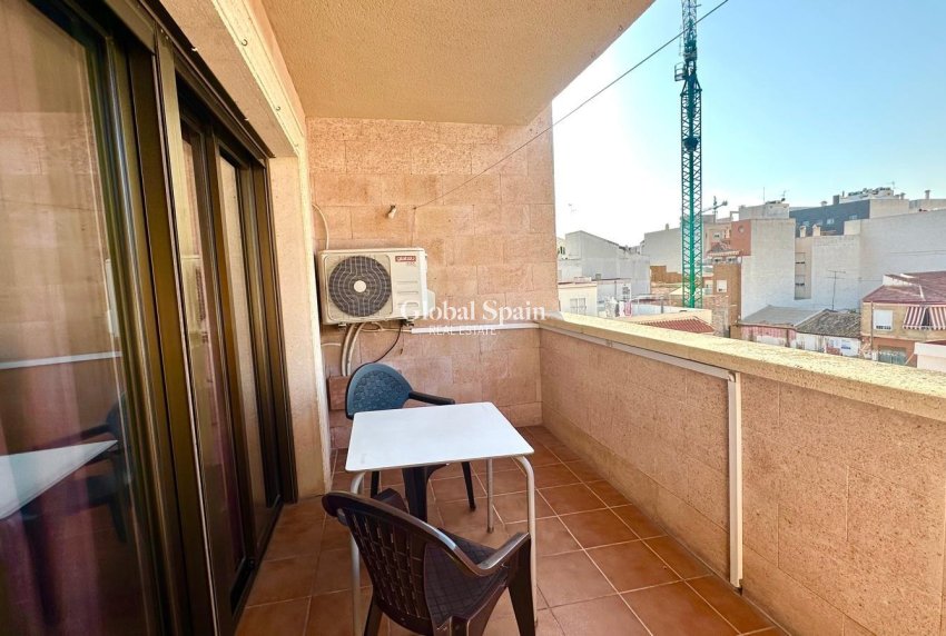 Revente - APPARTEMENT -
TORREVIEJA - Torrevieja
