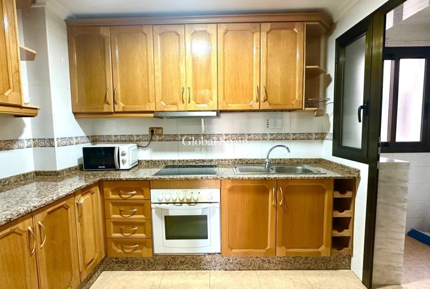 Revente - APPARTEMENT -
TORREVIEJA - Torrevieja