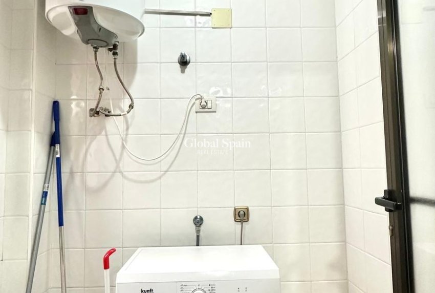 Revente - APPARTEMENT -
TORREVIEJA - Torrevieja