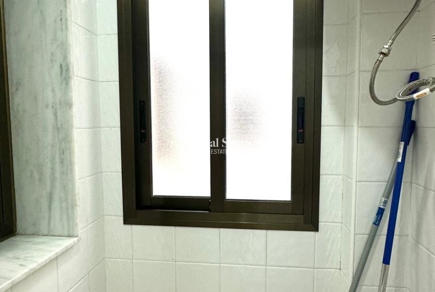 Revente - APPARTEMENT -
TORREVIEJA - Torrevieja