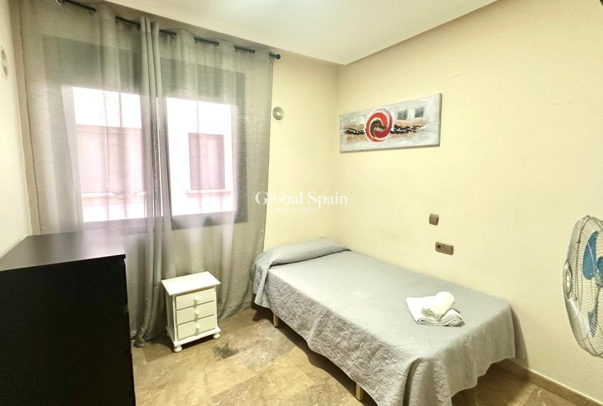 Revente - APPARTEMENT -
TORREVIEJA - Torrevieja
