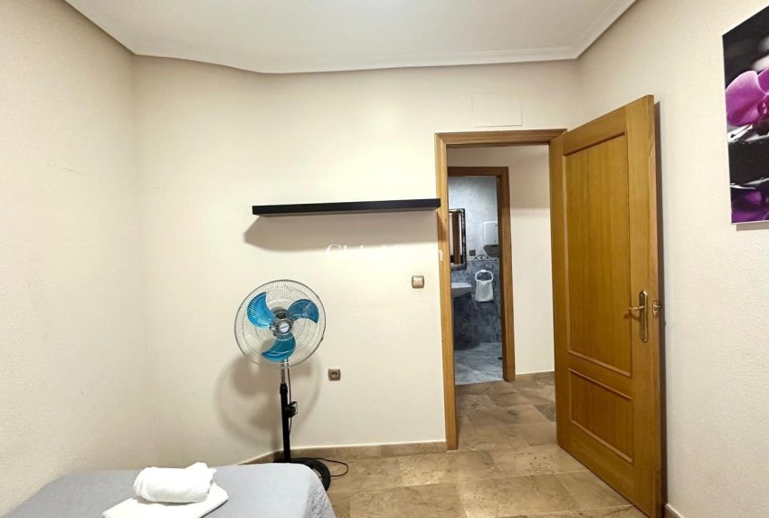 Revente - APPARTEMENT -
TORREVIEJA - Torrevieja