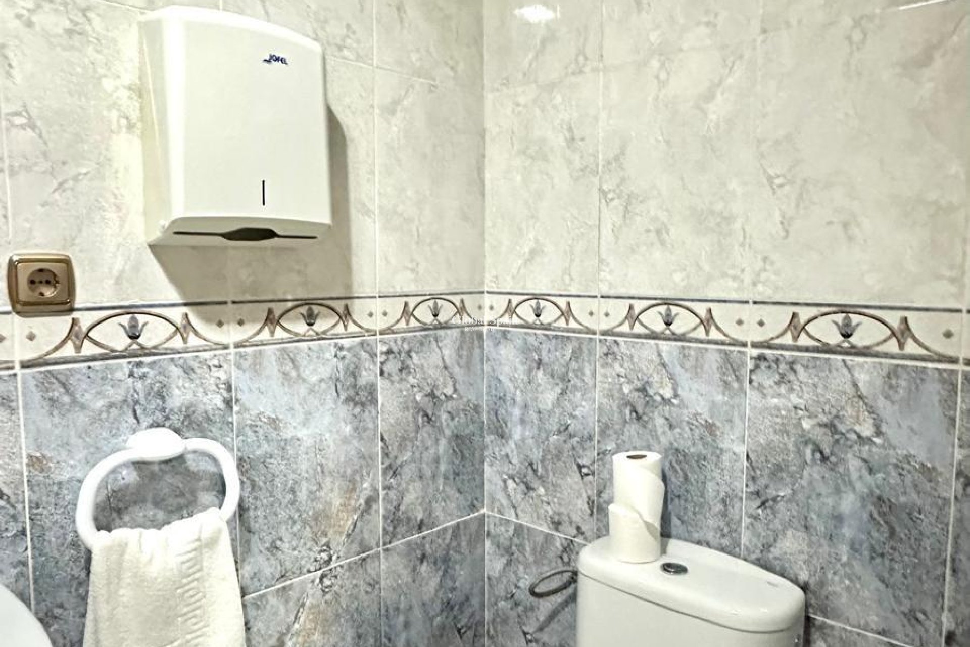 Revente - APPARTEMENT -
TORREVIEJA - Torrevieja