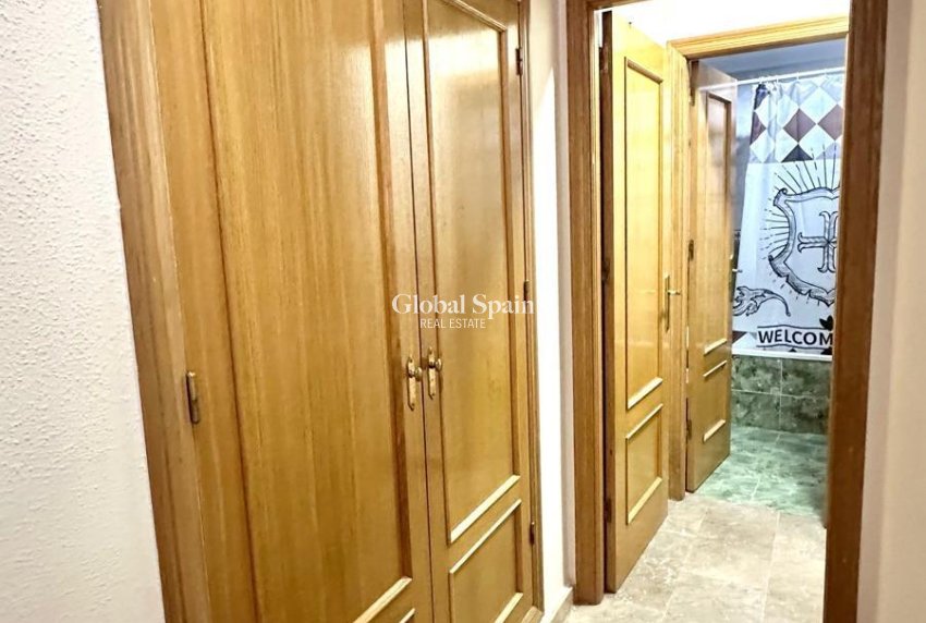 Revente - APPARTEMENT -
TORREVIEJA - Torrevieja