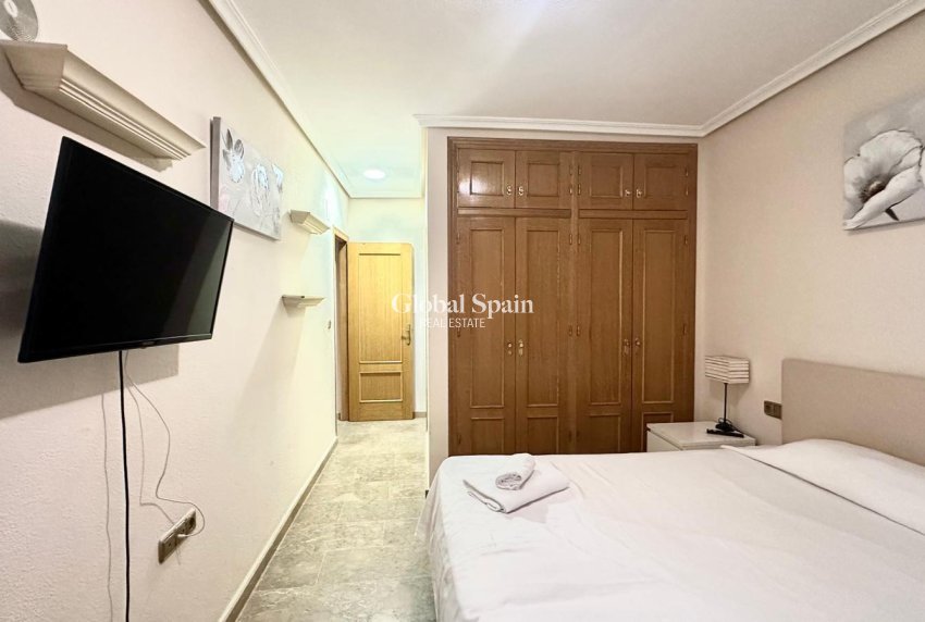 Revente - APPARTEMENT -
TORREVIEJA - Torrevieja