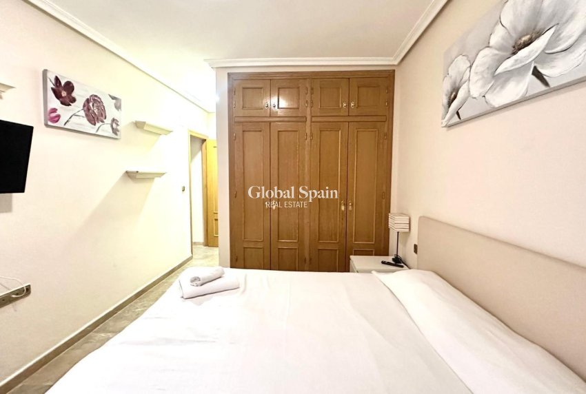 Revente - APPARTEMENT -
TORREVIEJA - Torrevieja