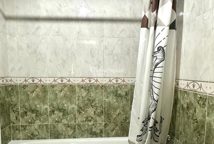 Revente - APPARTEMENT -
TORREVIEJA - Torrevieja