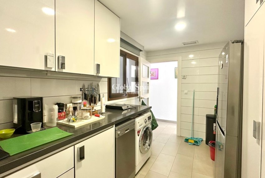 Revente - APPARTEMENT -
TORREVIEJA - Torrevieja