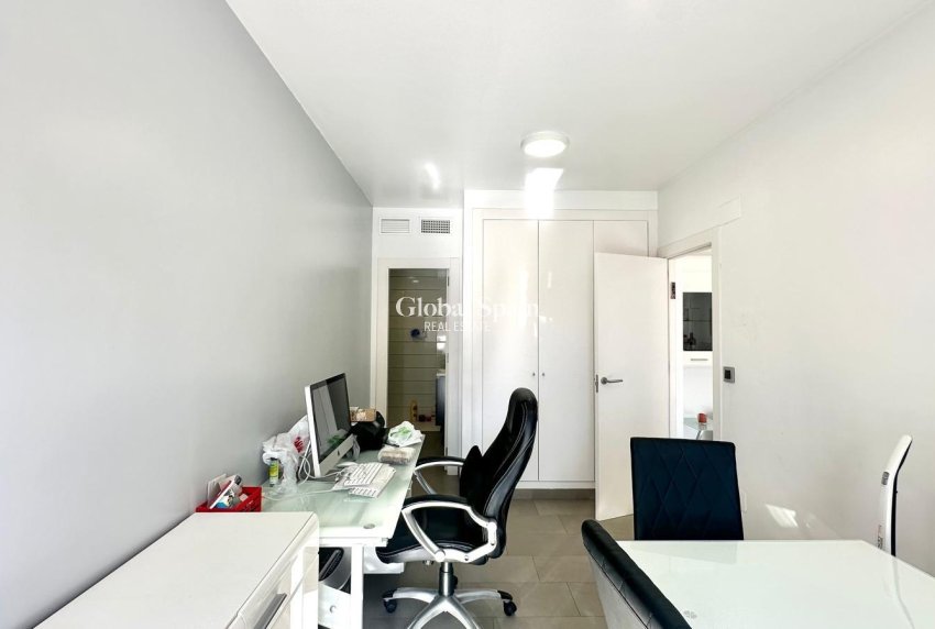 Revente - APPARTEMENT -
TORREVIEJA - Torrevieja