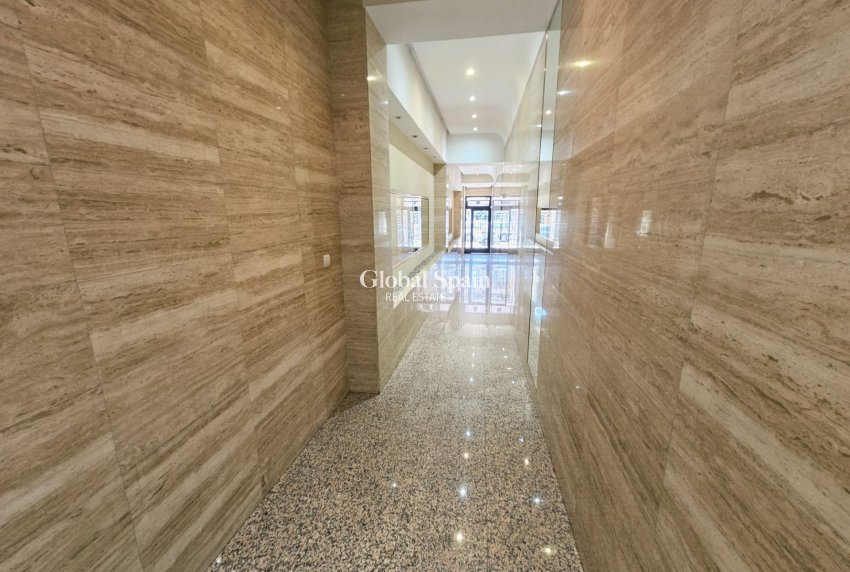 Revente - APPARTEMENT -
TORREVIEJA - Torrevieja