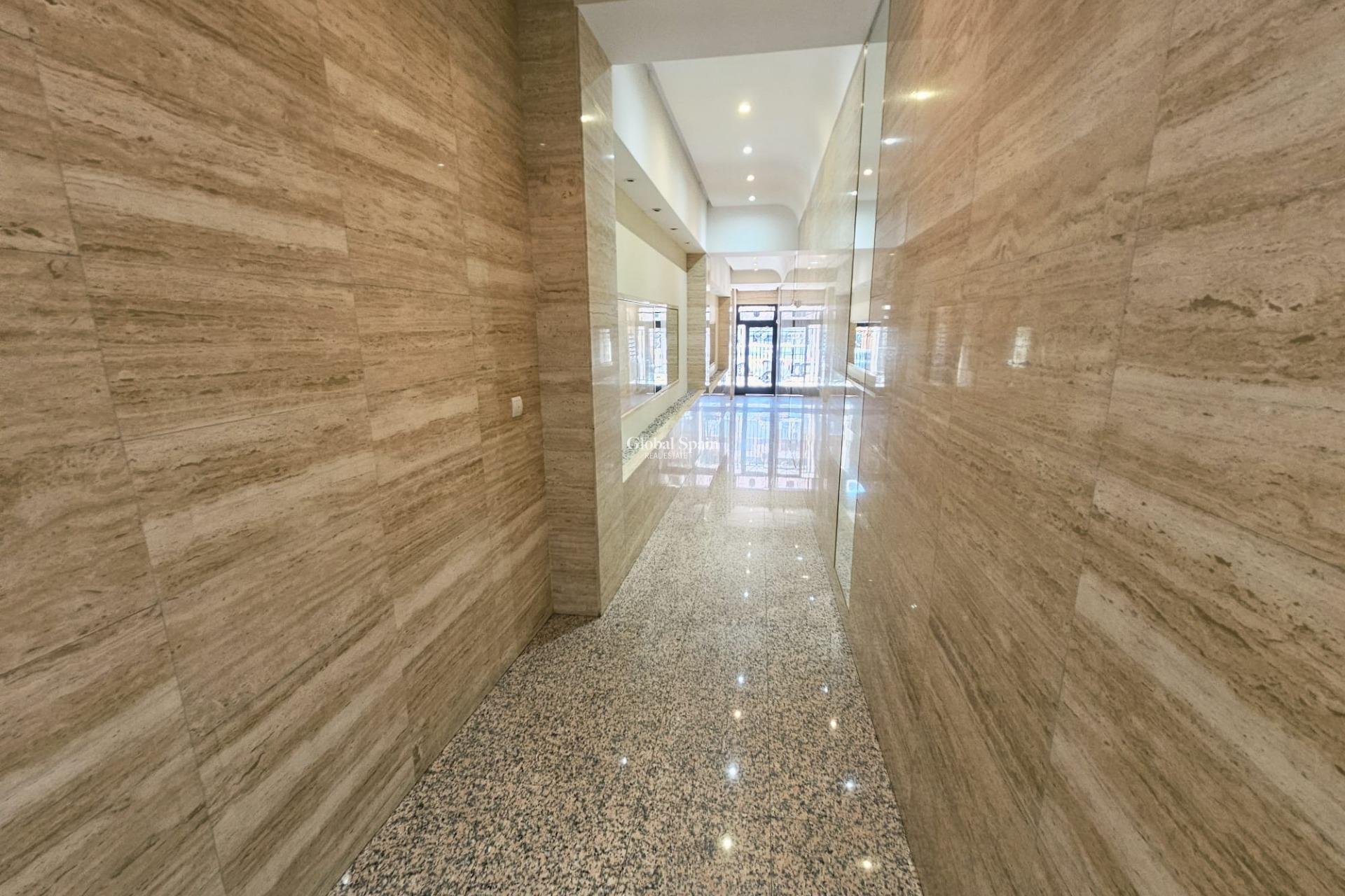 Revente - APPARTEMENT -
TORREVIEJA - Torrevieja