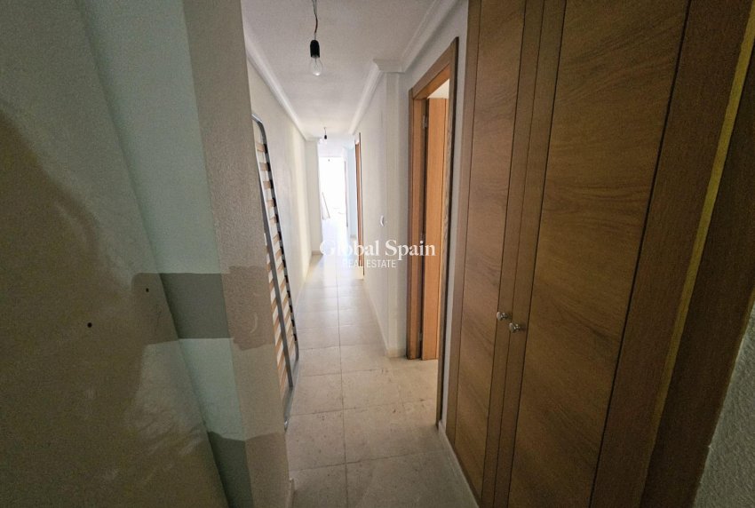 Revente - APPARTEMENT -
TORREVIEJA - Torrevieja