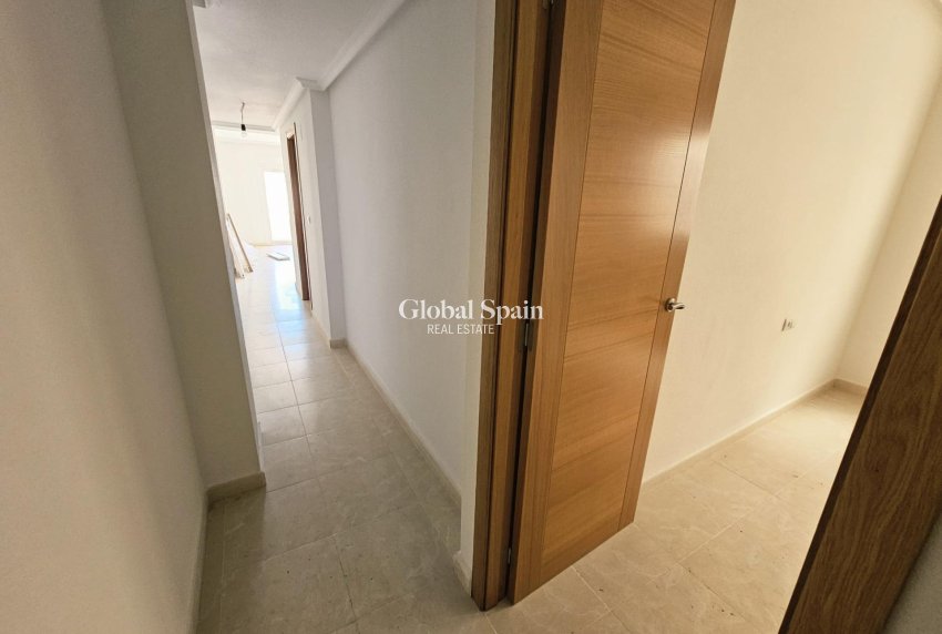 Revente - APPARTEMENT -
TORREVIEJA - Torrevieja