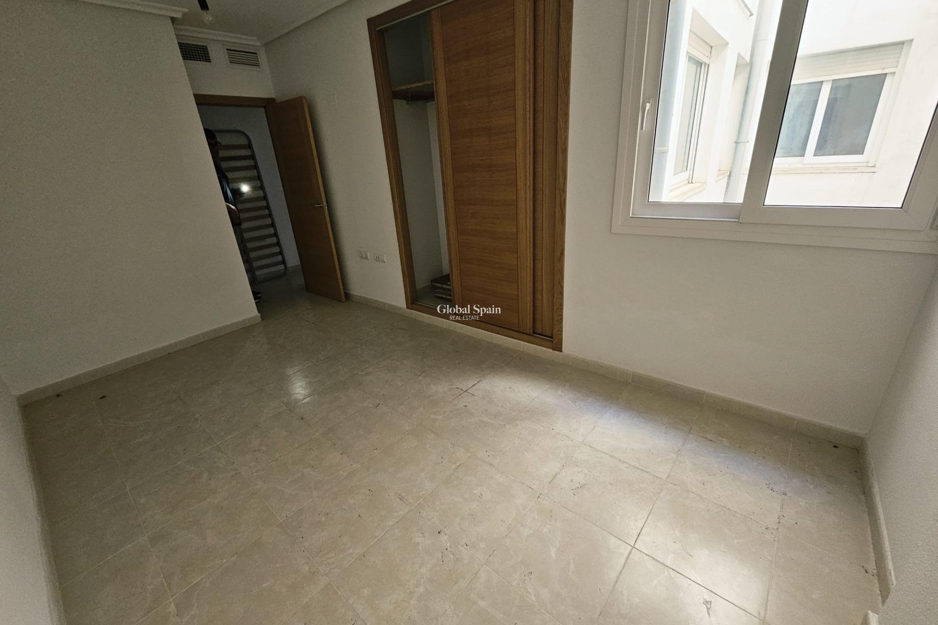 Revente - APPARTEMENT -
TORREVIEJA - Torrevieja