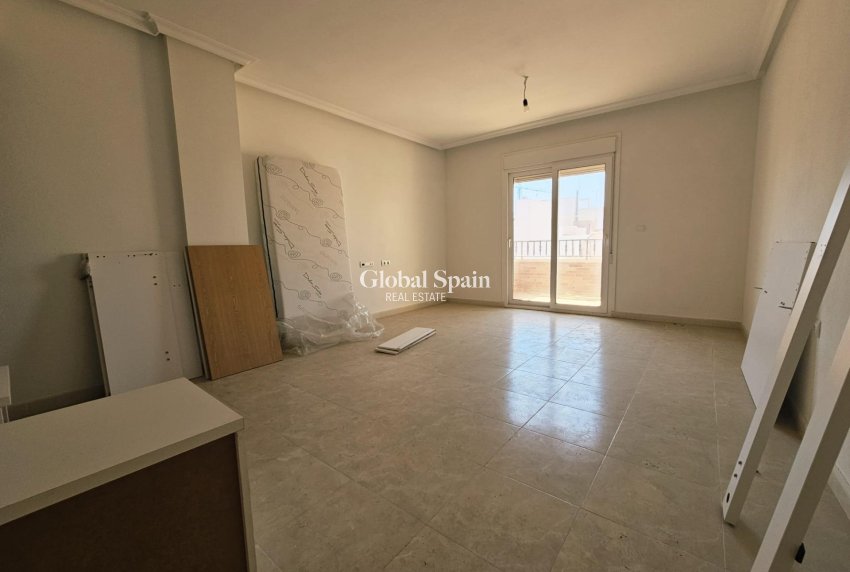 Revente - APPARTEMENT -
TORREVIEJA - Torrevieja