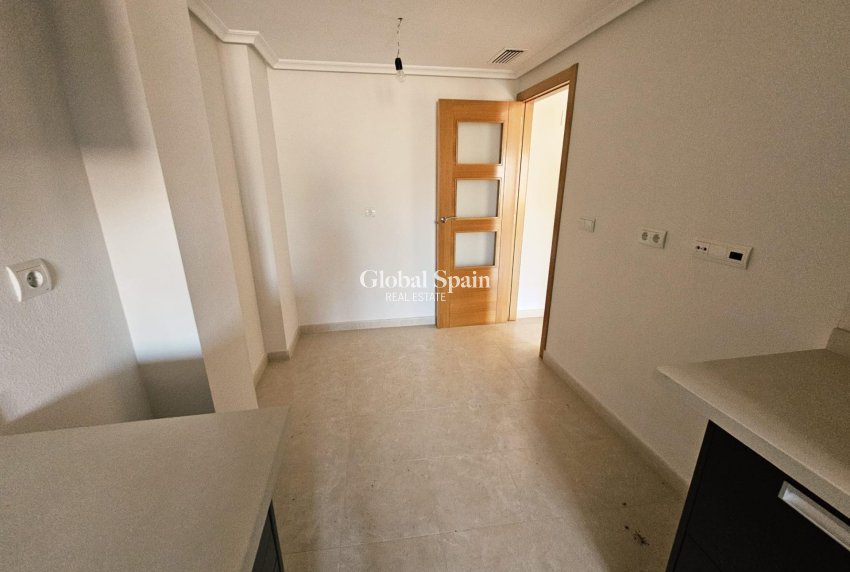 Revente - APPARTEMENT -
TORREVIEJA - Torrevieja