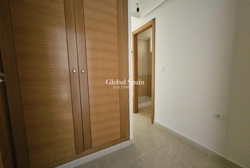 Revente - APPARTEMENT -
TORREVIEJA - Torrevieja