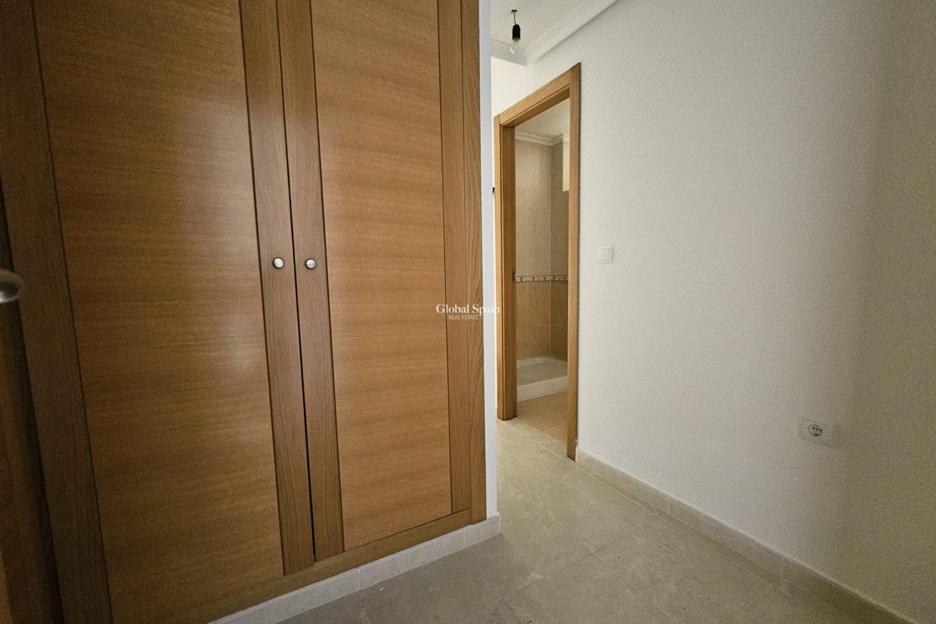 Revente - APPARTEMENT -
TORREVIEJA - Torrevieja