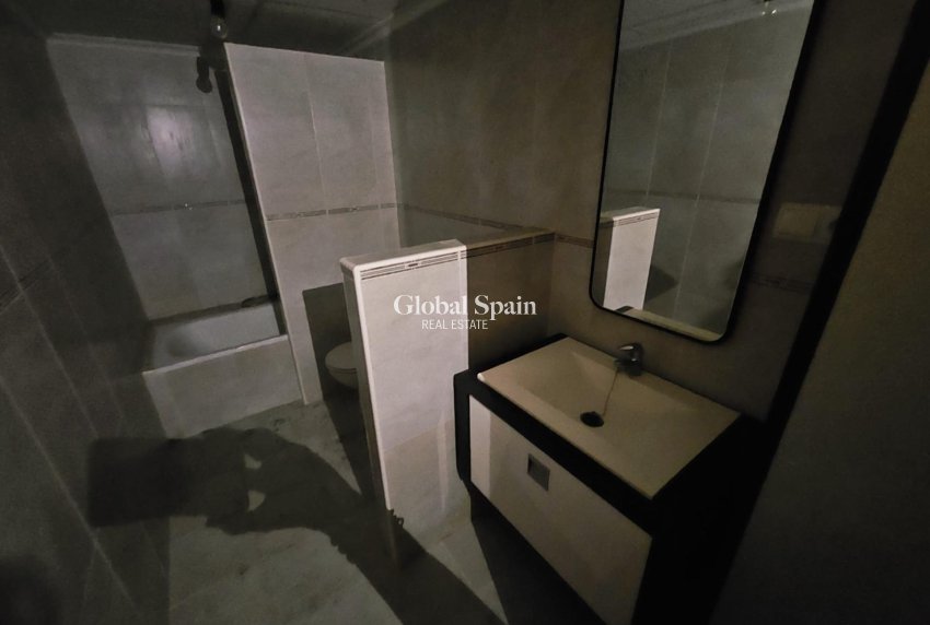 Revente - APPARTEMENT -
TORREVIEJA - Torrevieja