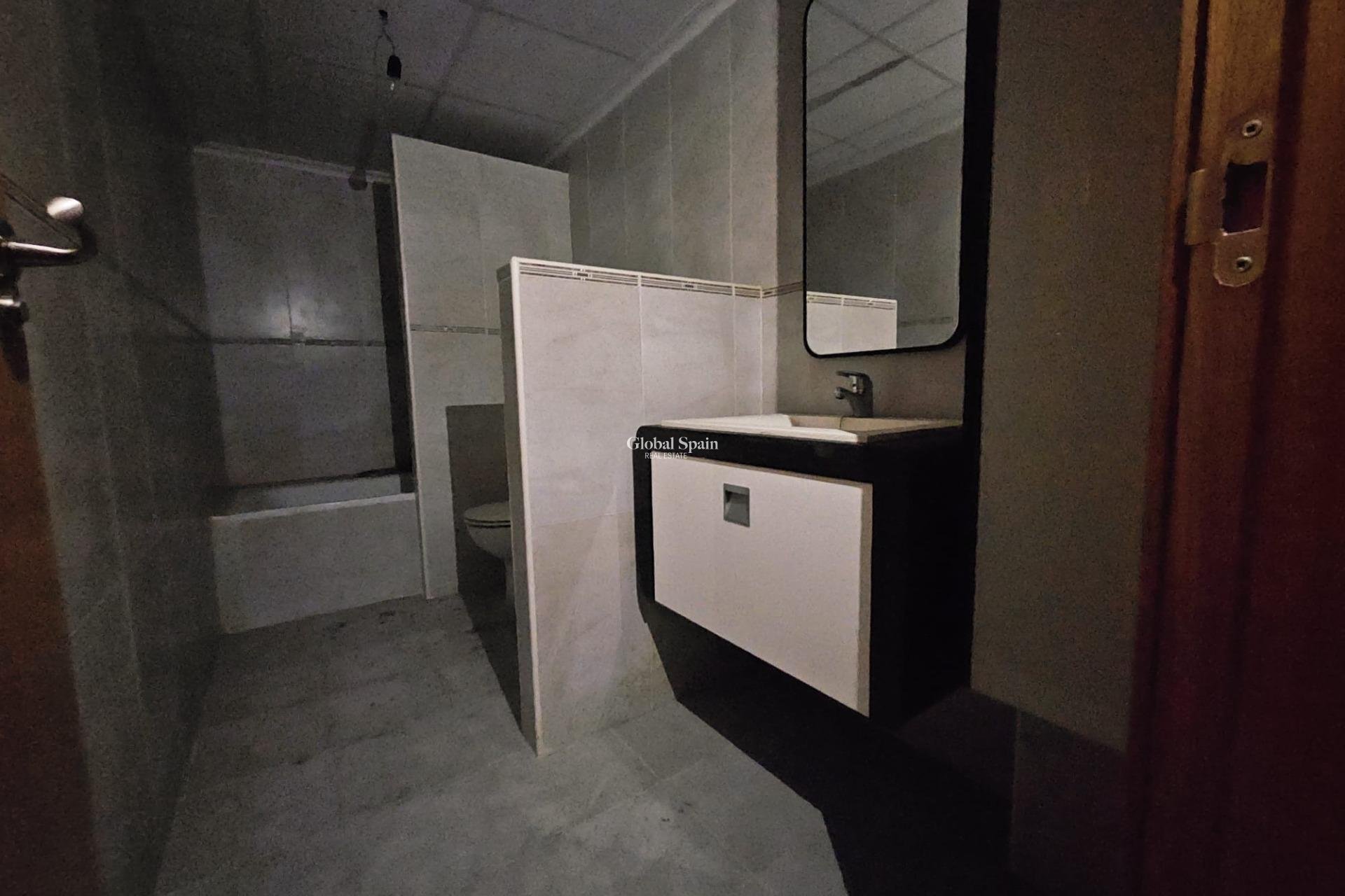 Revente - APPARTEMENT -
TORREVIEJA - Torrevieja