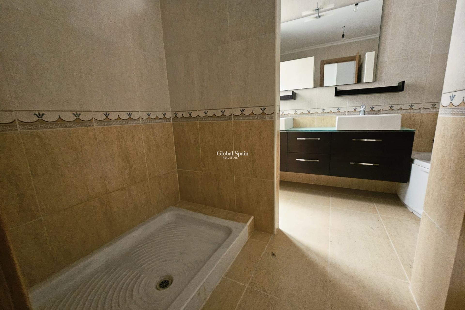 Revente - APPARTEMENT -
TORREVIEJA - Torrevieja