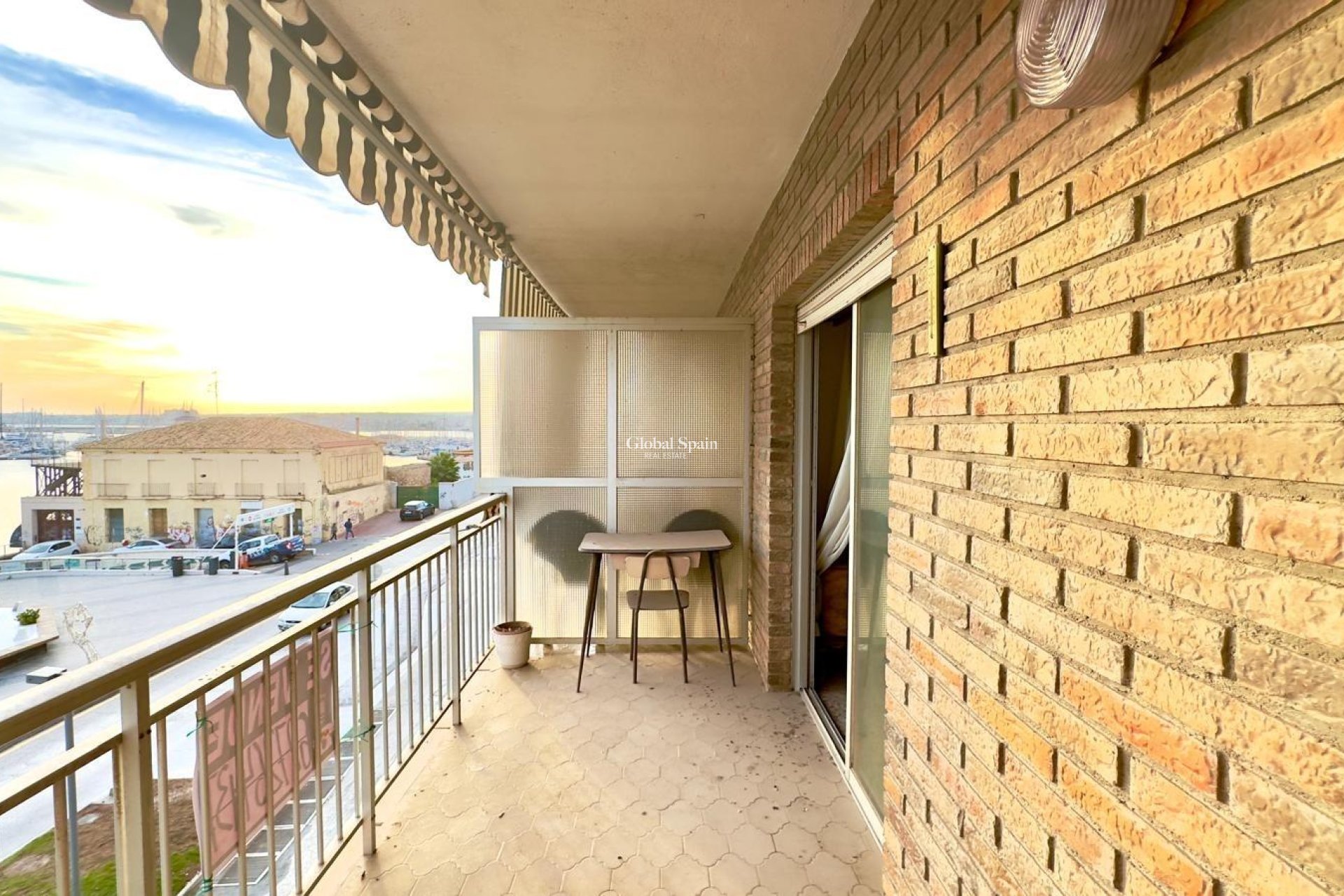 Revente - APPARTEMENT -
TORREVIEJA - Torrevieja