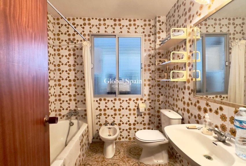 Revente - APPARTEMENT -
TORREVIEJA - Torrevieja