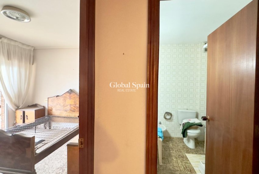 Revente - APPARTEMENT -
TORREVIEJA - Torrevieja