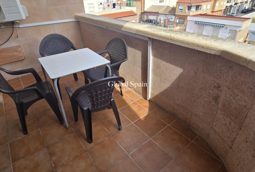 Revente - APPARTEMENT -
TORREVIEJA - Torrevieja
