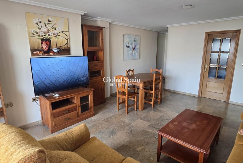 Revente - APPARTEMENT -
TORREVIEJA - Torrevieja