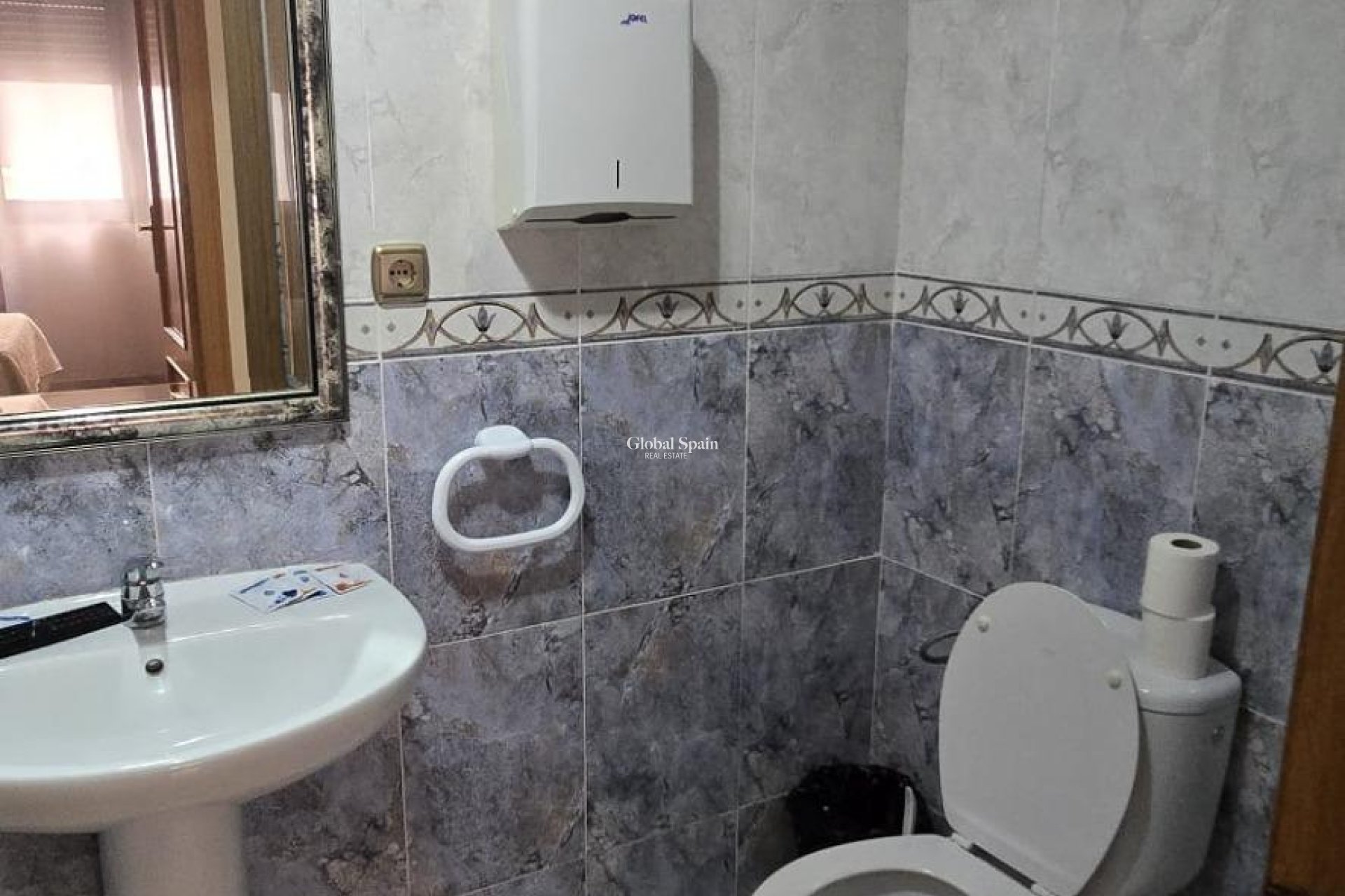 Revente - APPARTEMENT -
TORREVIEJA - Torrevieja