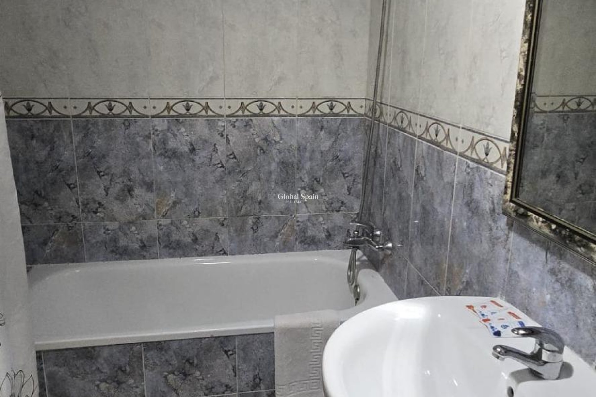 Revente - APPARTEMENT -
TORREVIEJA - Torrevieja