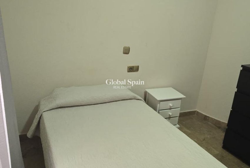 Revente - APPARTEMENT -
TORREVIEJA - Torrevieja