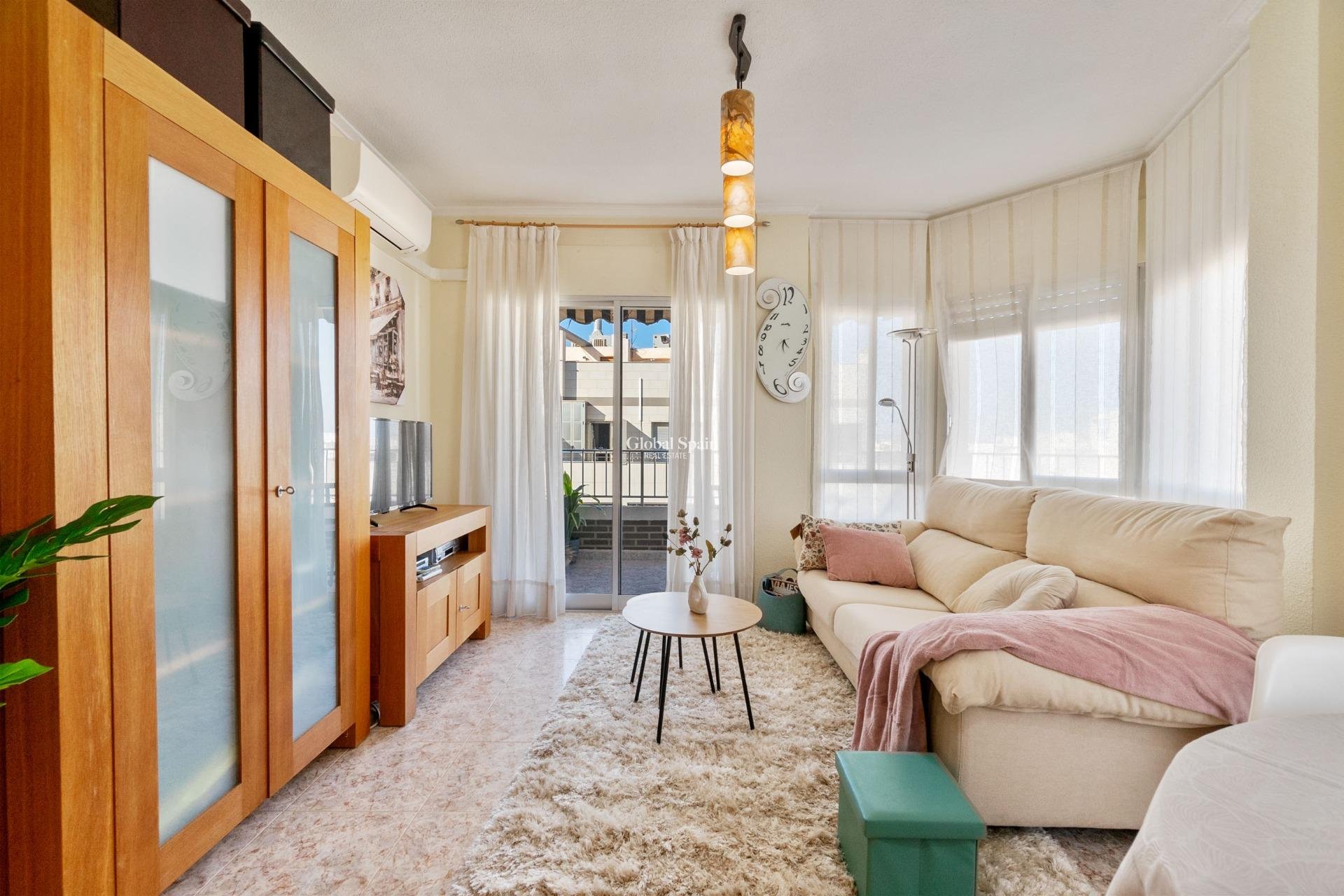 Revente - APPARTEMENT -
TORREVIEJA - Torrevieja