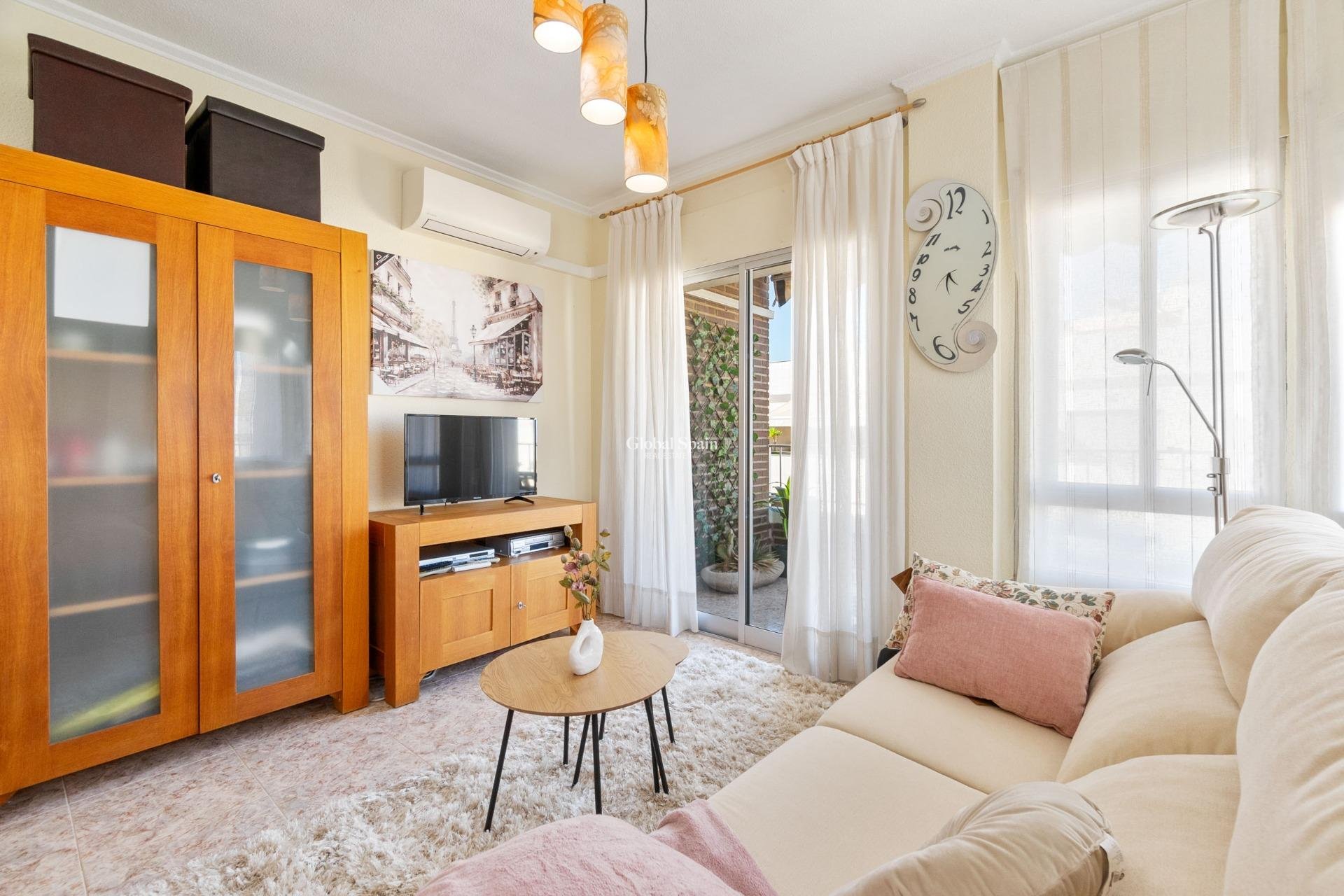 Revente - APPARTEMENT -
TORREVIEJA - Torrevieja