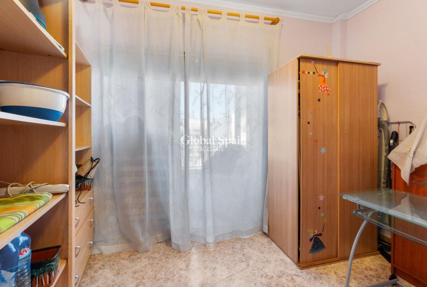 Revente - APPARTEMENT -
TORREVIEJA - Torrevieja