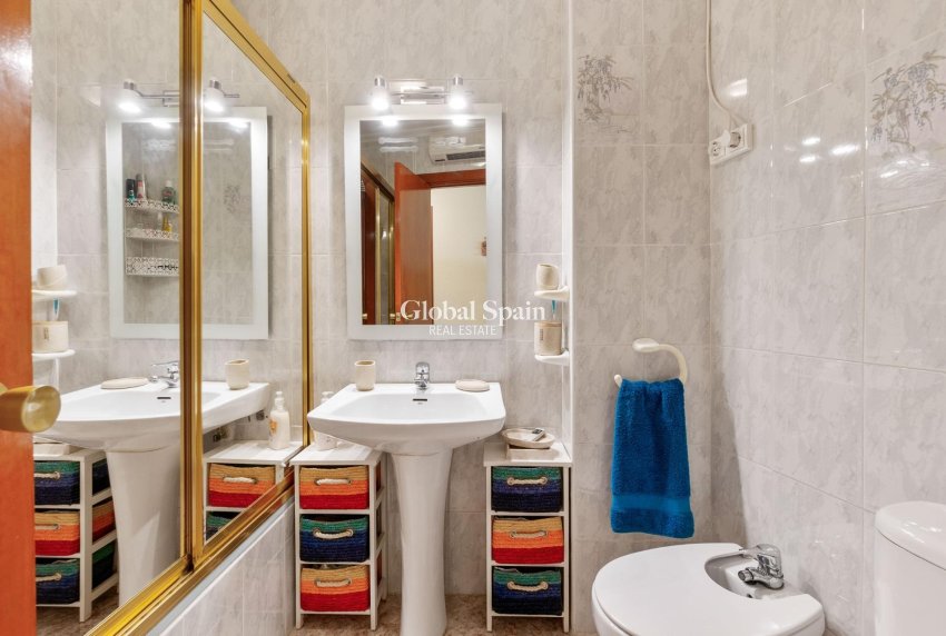 Revente - APPARTEMENT -
TORREVIEJA - Torrevieja