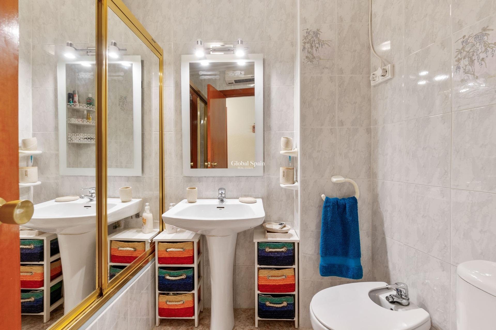 Revente - APPARTEMENT -
TORREVIEJA - Torrevieja