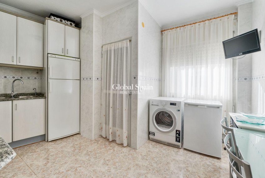 Revente - APPARTEMENT -
TORREVIEJA - Torrevieja