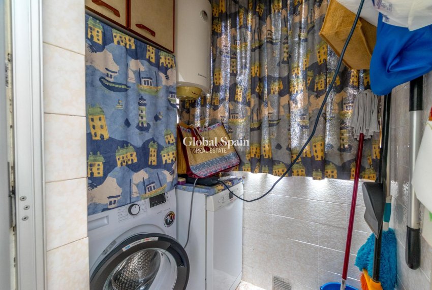 Revente - APPARTEMENT -
TORREVIEJA - Torrevieja