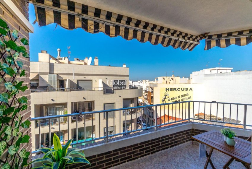 Revente - APPARTEMENT -
TORREVIEJA - Torrevieja