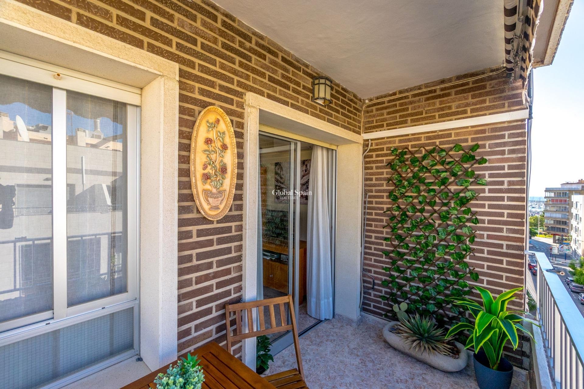 Revente - APPARTEMENT -
TORREVIEJA - Torrevieja