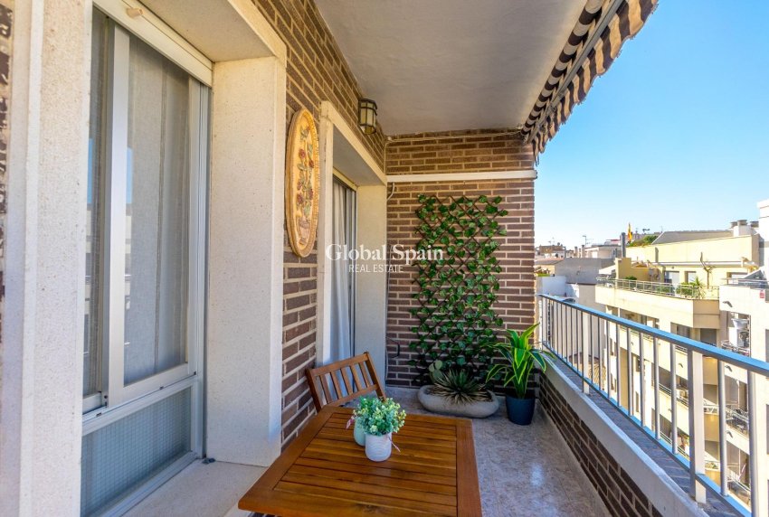 Revente - APPARTEMENT -
TORREVIEJA - Torrevieja