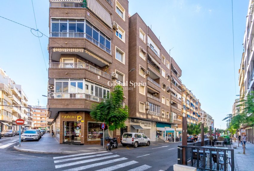 Revente - APPARTEMENT -
TORREVIEJA - Torrevieja