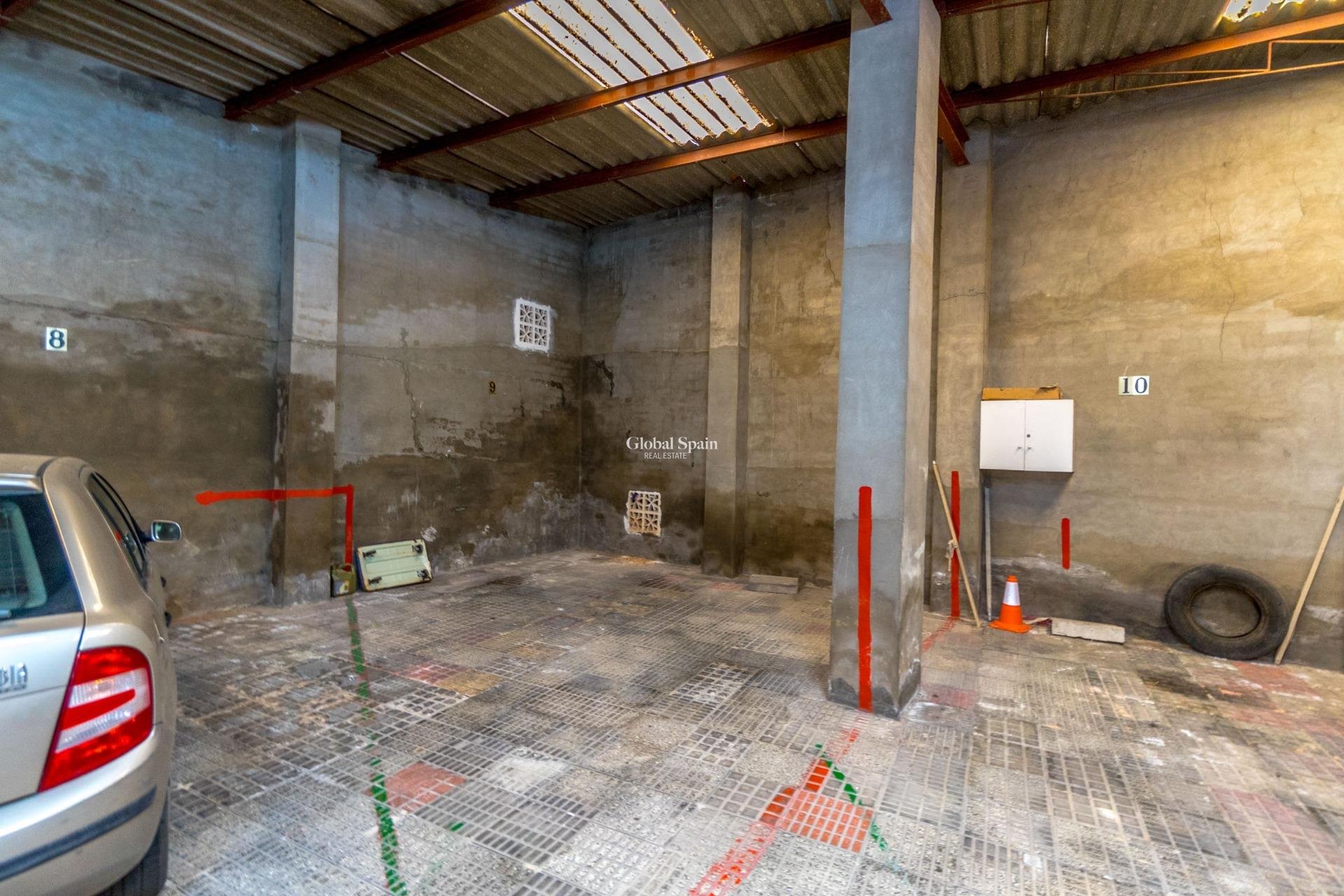 Revente - APPARTEMENT -
TORREVIEJA - Torrevieja