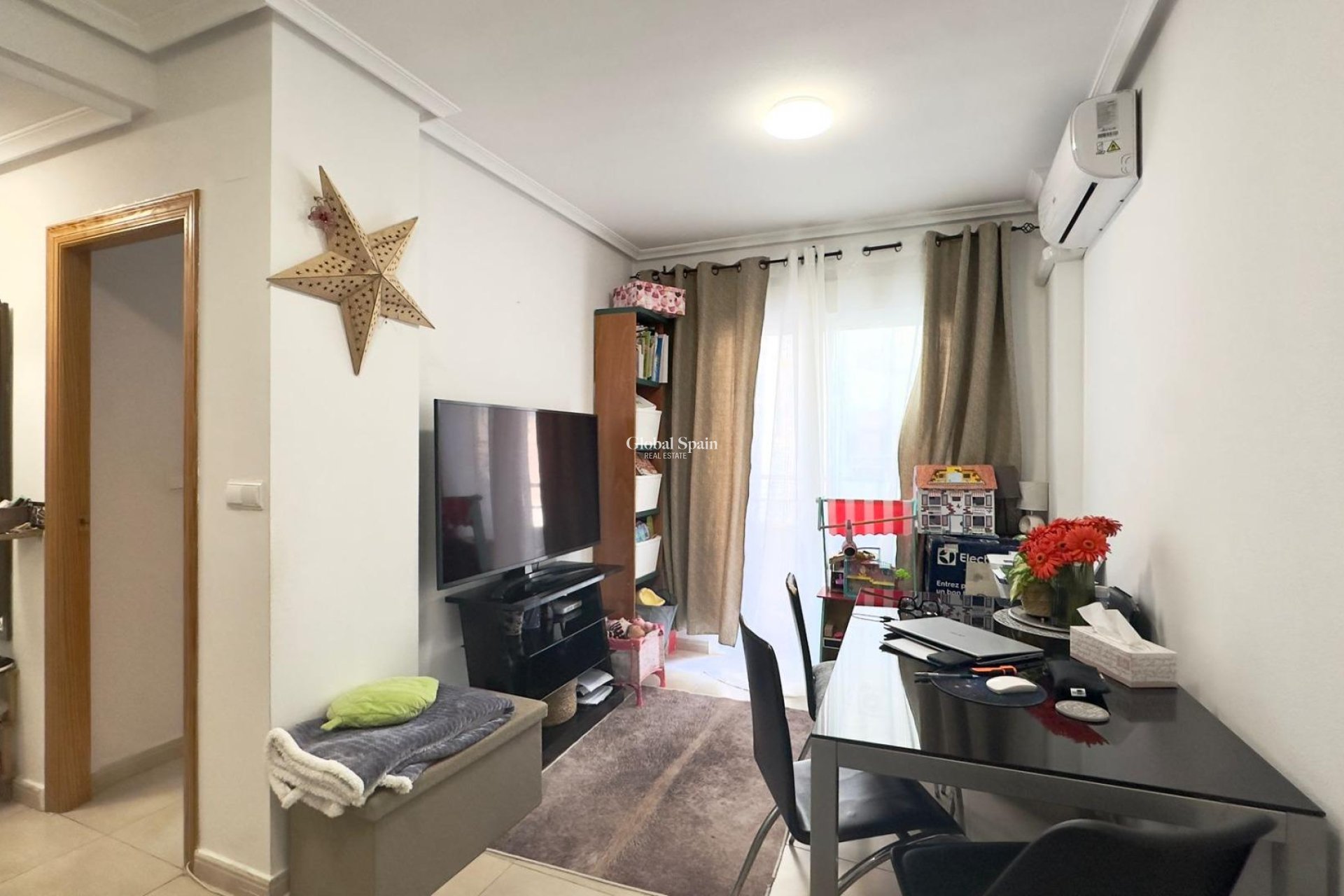 Revente - APPARTEMENT -
TORREVIEJA - Torrevieja